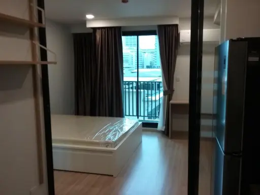 Condo for rent Maestro 07 Victory Monument Big room, lots of usable space Furnish, tight, urgent. images