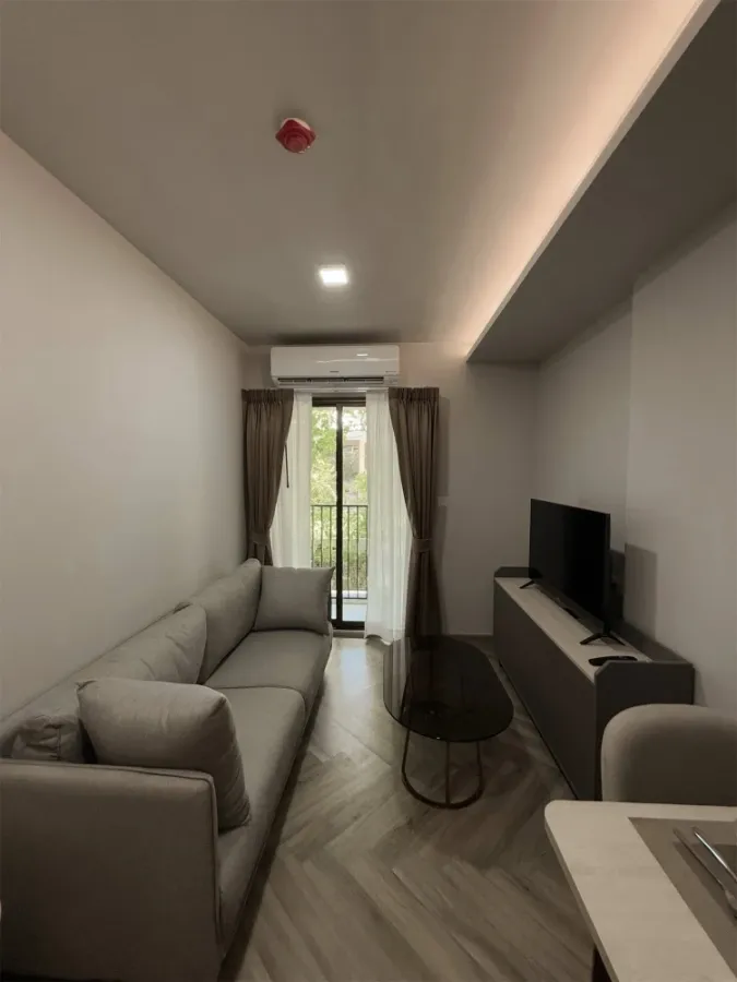 Chapter Thonglor 25 for rent, spacious room with plenty of usable space, fully furnished. Don't miss out on this great deal!