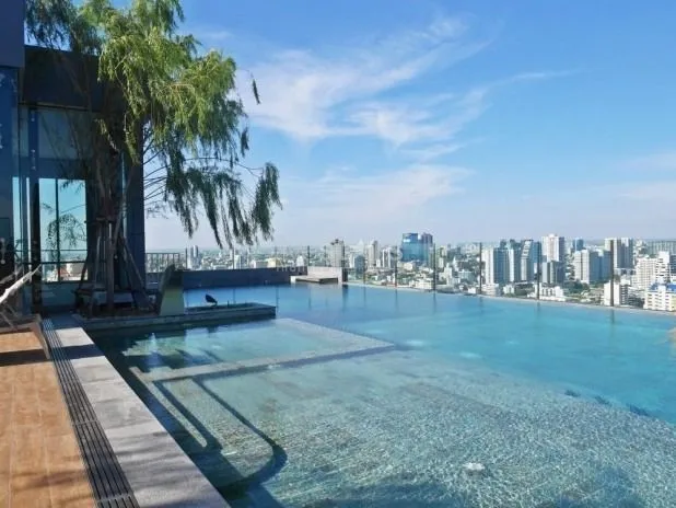 For rent H Condo Sukhumvit 43, great room number. Simply decorated, very livable, lots of usable space, book now.