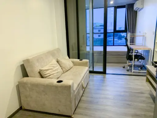 For rent THE ORIGIN Sukhumvit Sailuat E22 Station 1 bedroom 1 bathroom, good location, built-in furniture, reserve now.