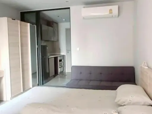 Selling a Life Ladprao studio apartment. Great location, Chatuchak Park view, convenient transportation. You can't miss this! images