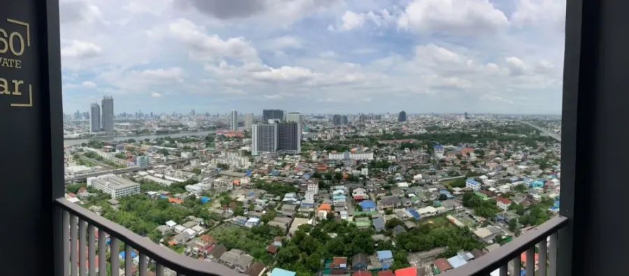 Selling a lovely unit at The Tree RIO Bang-Aor Station. It features high-quality built-in furniture and stunning Chao Phraya River views. Book now!