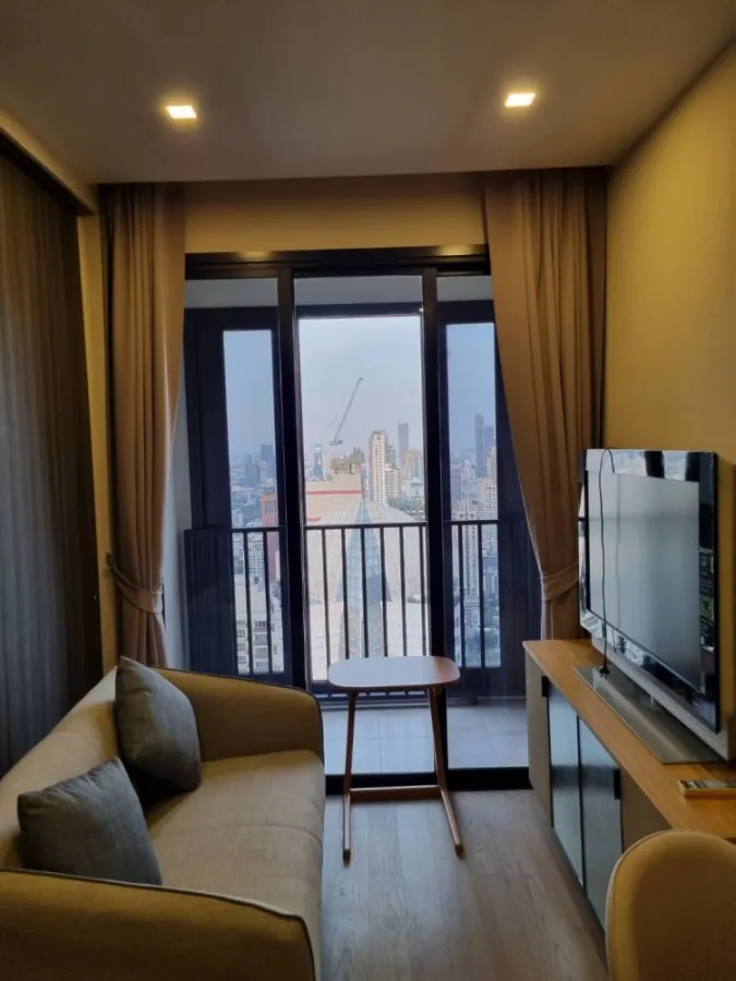 For rent!! Condo Ashton Asoke, 36th floor, Asoke Road view, full facilities, ready to move in. Hurry up and book now!!