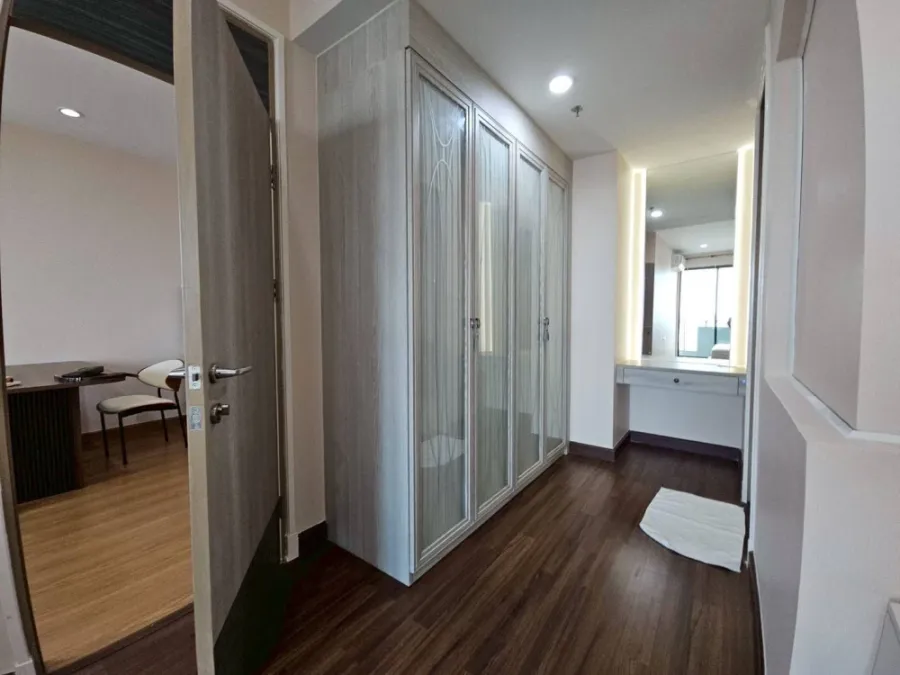 For rent: Supalai Premier Ratchathewi, 17th floor, fully furnished, very livable. Book now!