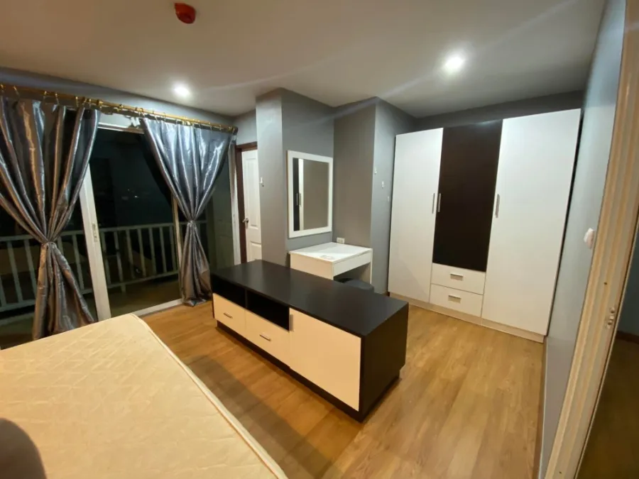 For rent: Pratchaya Place Ratchada-Huai Khwang. The room is ready to move in. Full facilities, good price, book now.