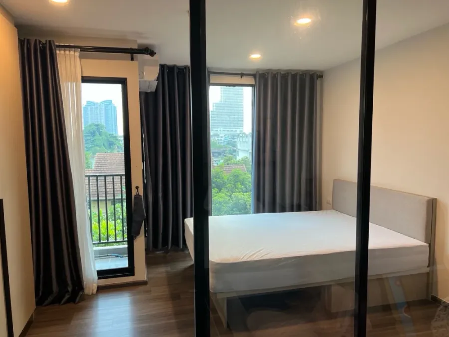 For rent: FLEXI Sathon - Charoen Nakhon, 4th floor, partitioned room, fully furnished. Book now!