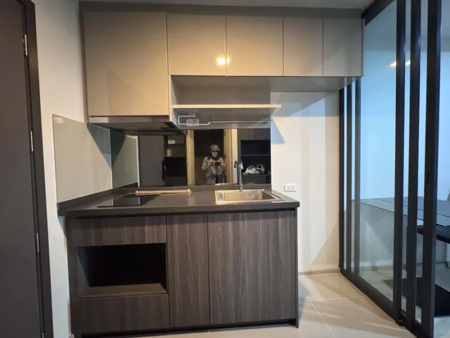 Selling a unit at Ideo Ratchada-Sutthisan. The balcony has an unobstructed view, no buildings blocking the view, quiet and peaceful. No direct sunligh