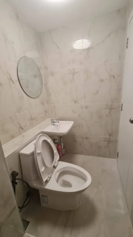 Plum Condo Chaengwattana Station for sale. Nice unit on the 2nd floor (not too high). Built-in interior. Reserve now!
