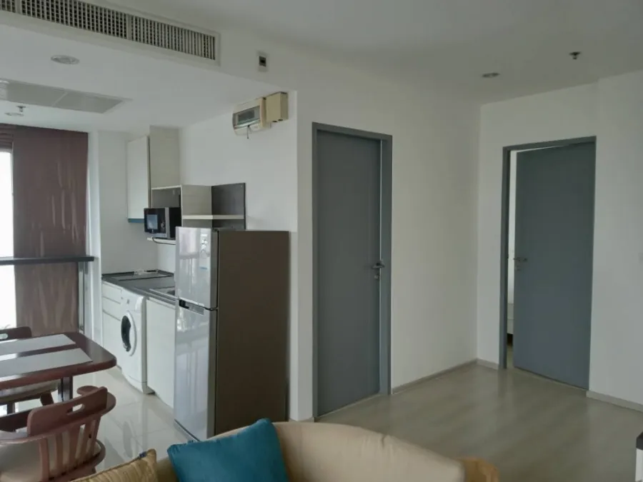 Condo for rent Life Ratchadaphisek, 2 bedrooms, 2 bathrooms, 8th floor, fully furnished with built-in furniture, don't miss it.