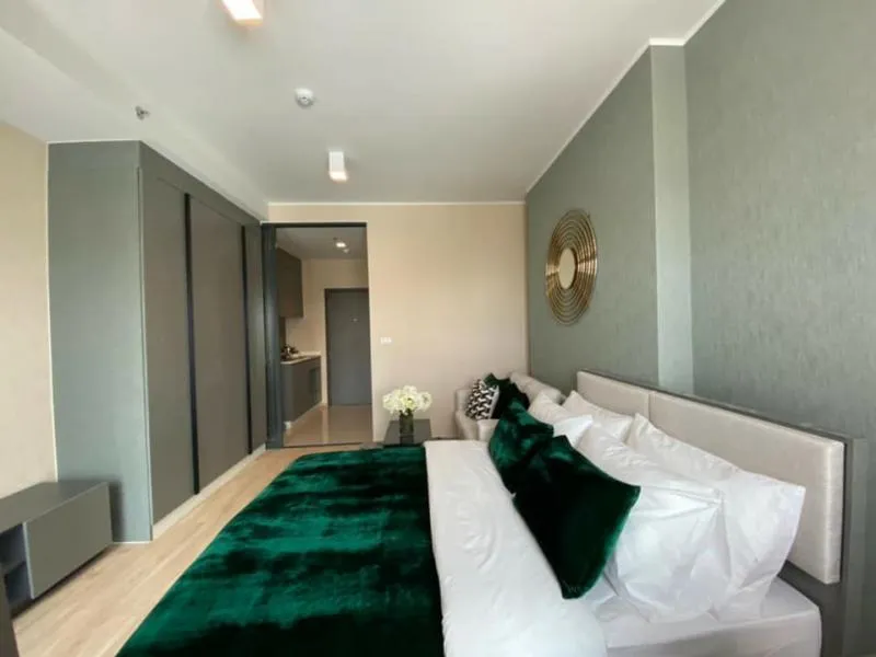 Beautifully decorated room, white and green tone, giving romance, price is only ten thousand. The heart of the millions for rent ideo new rama 9