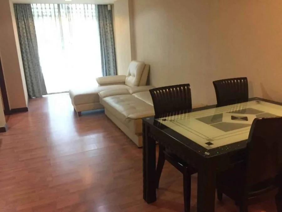 Sell The Kris Ratchada 17, spacious room, fully furnished, good leather sofa, very nice to sit, reserve first, stay first.