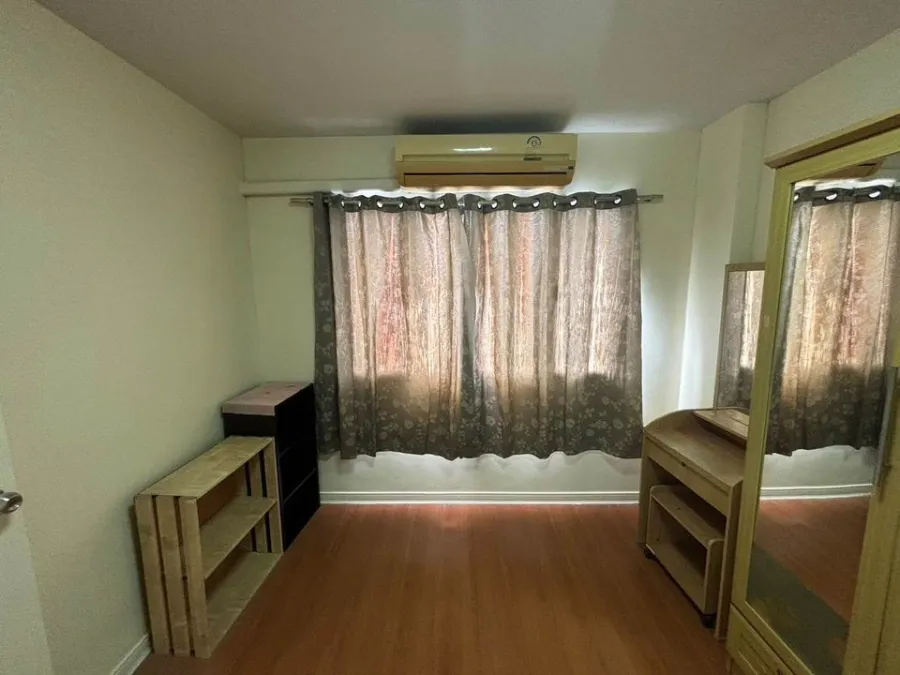 For rent: Lumpini Town Bodindecha-Ramkhamhaeng. The room is clean and nice. Big closet, can hold all the stuff you want, move it now.