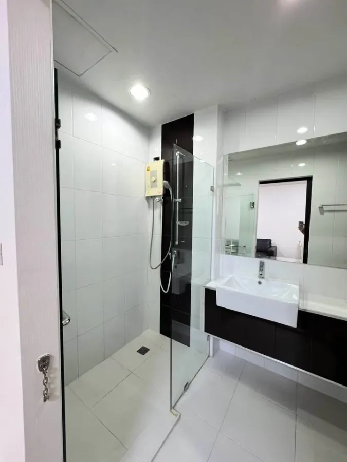 ให้เช่า Ladda Condoview ห้องชั้น 12 มาพร้อมเฟอร์นิเจอร์ครบครัน ดีแบบนี้ห้ามพลาด