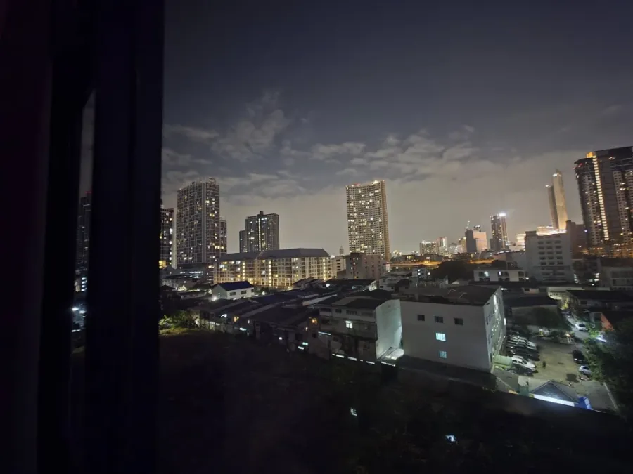 For rent: Flexi Sathorn - Charoen Nakhon, 8th floor, view of the BTS Skytrain and Icon Siam, fully furnished. Book now!