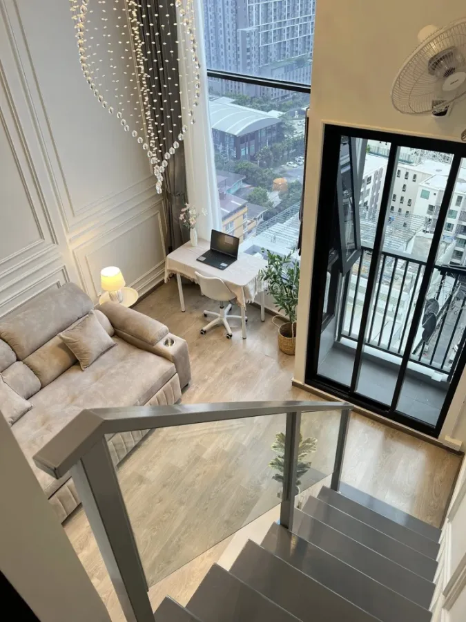 For sale or rent: SOHO Bangkok Ratchada, North-facing unit, prime location, high-quality built-in furniture, fully furnished. Book now!
