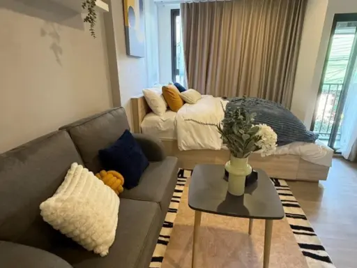 For rent The Muve Pradipat Built-in, complete with closed kitchen and mini walk-in closet, book now.