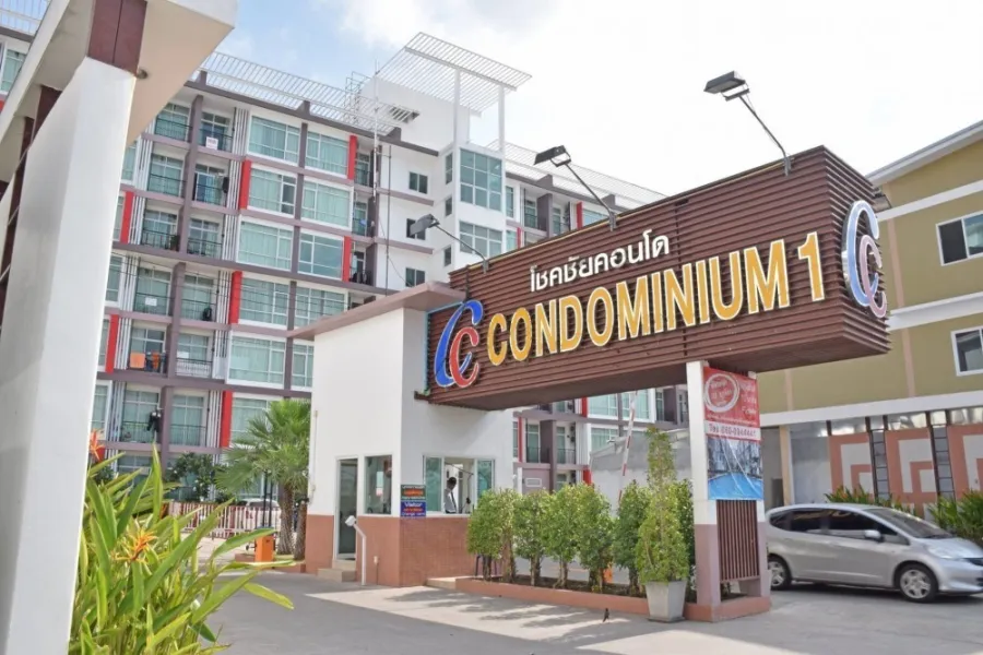 Sale CC Condominium 1 (Central Pattaya), room on the pool side, very beautiful view, new room, clean, fully furnished, book now!