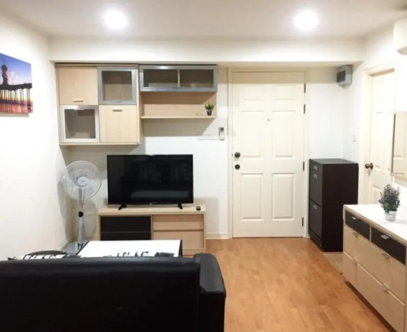Let's come. For rent, Lumpini Ville, cultural center, beautiful room, affordable price, full quality, full furniture, book now.