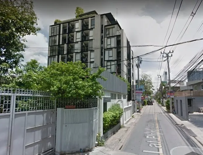 For sale: Wire ratchada 19. Room divided into proportions, spacious, convenient to travel. If you miss it, you'll regret it.