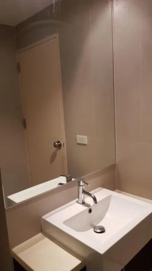 For rent!! Noble Remix Condo, Sukhumvit 36, 19th floor, unblocked view, complete with electrical appliances, don't miss it!!