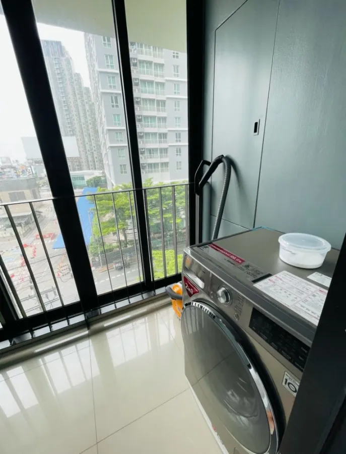 For rent, Ideo Ratchada - Huai Khwang, built-in furniture throughout the room. Let me tell you, it's very livable. Book now, hurry.