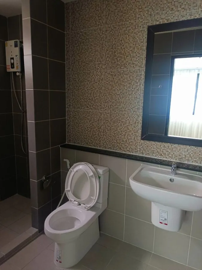 For rent: G Condo Sriracha, fully built-in furniture. Complete electrical appliances Just carry your bag and move in.