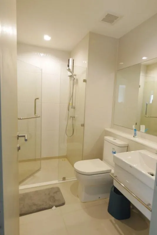 For rent Life Ladprao 2 bedrooms 2 bathrooms with everything this price like this Don't let it miss it, rent it.