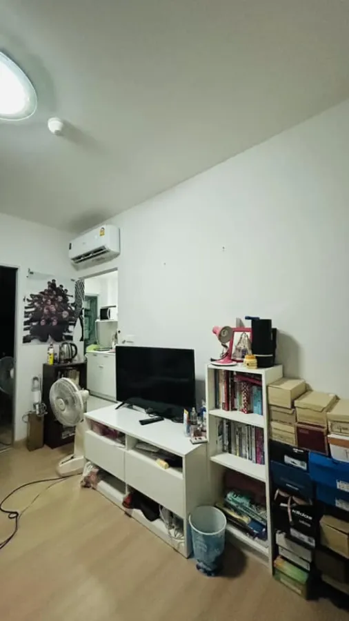 Condo for sale, The Kit Sukhumvit 113, white room, airy, comfortable, with furniture. Don't miss out, hurry and book now.