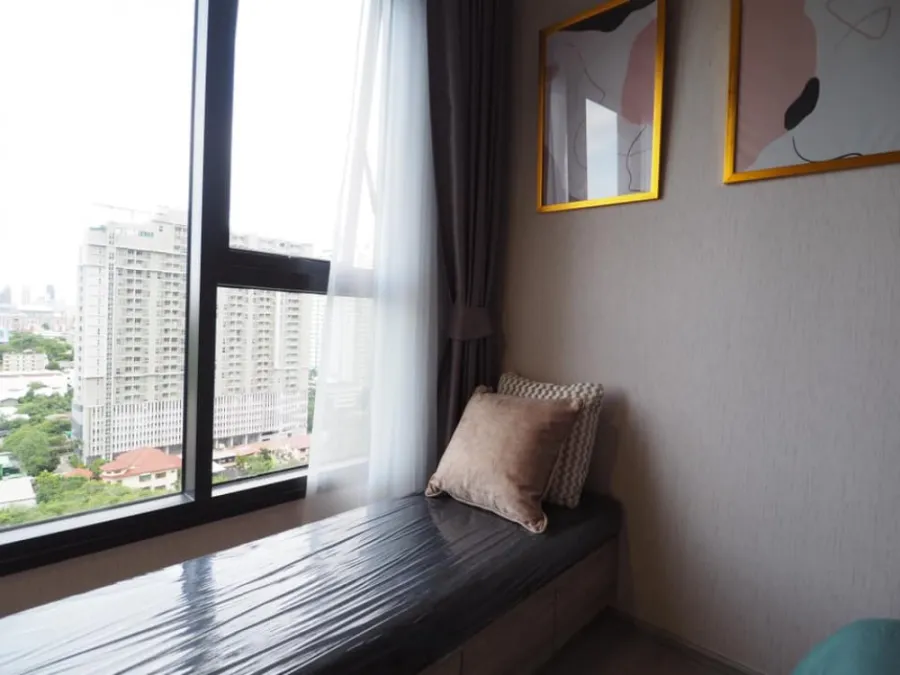 For rent Life Asoke Hype, beautiful room, super luxurious decoration. I can sleep and watch the beautiful view. Good like this. Do not reserve, regret