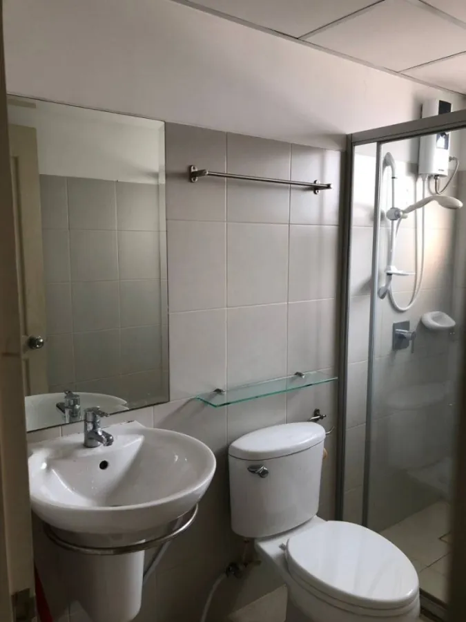 Condo for rent Supalai Park Asoke-Ratchada, pool view New renovated room, ready to move in, don't miss it!!