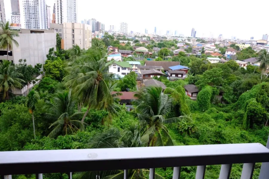 For rent: Aspire Sathorn - Taksin (Copper Zone), 7th floor, green area view, very pleasing to the eye. Book now, get it first.