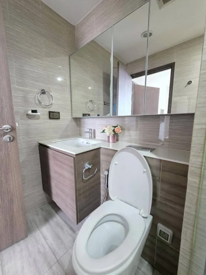 Condo for rent, Whizdom Essence. Available now! Book now!!