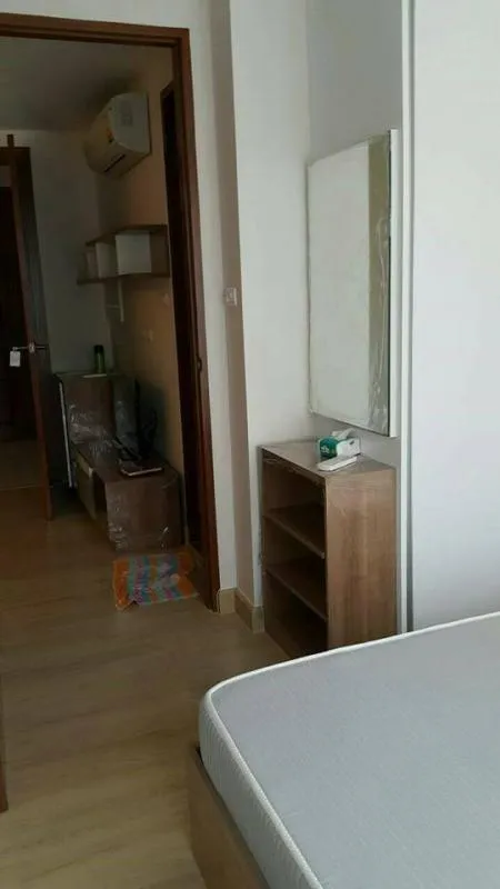 Airy, cool room with full furniture and electrical appliances Emerald Residence Ratchada for rent!!