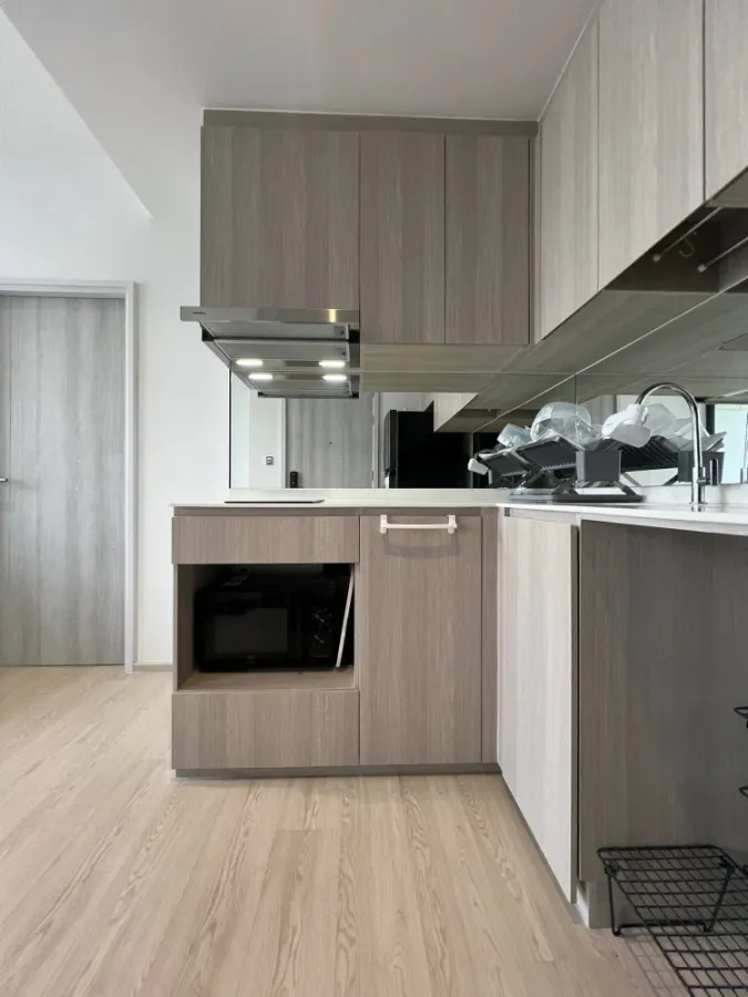 For rent: Reference Sathorn-WongwianYai, 1 Bedroom plus (34 sqm) unit with excellent amenities. Book now!