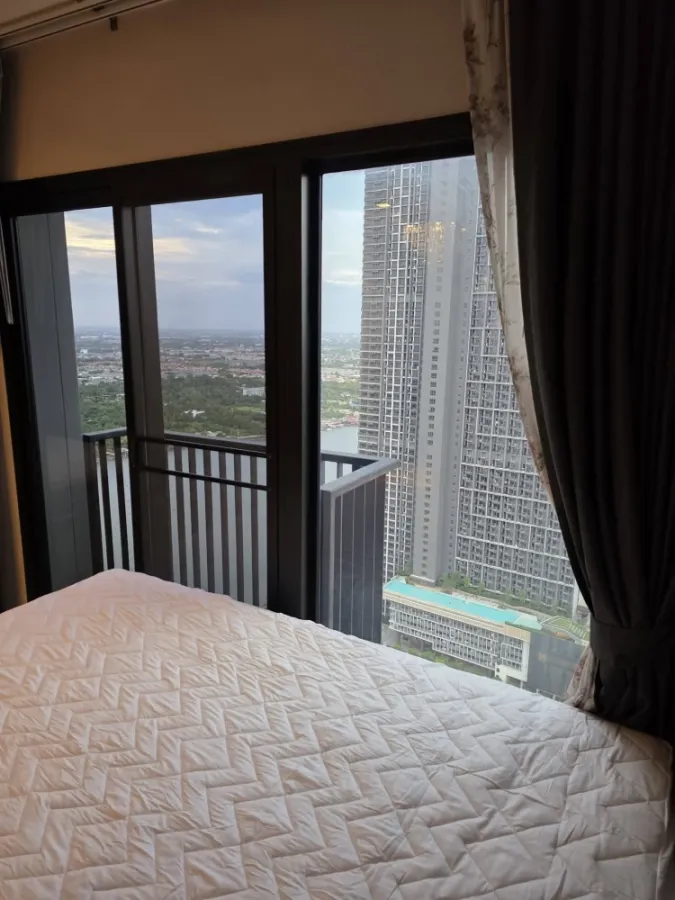 Selling The Politan Rive, 39th floor, North facing. Very high floor, excellent ventilation, cool and comfortable. Book now!