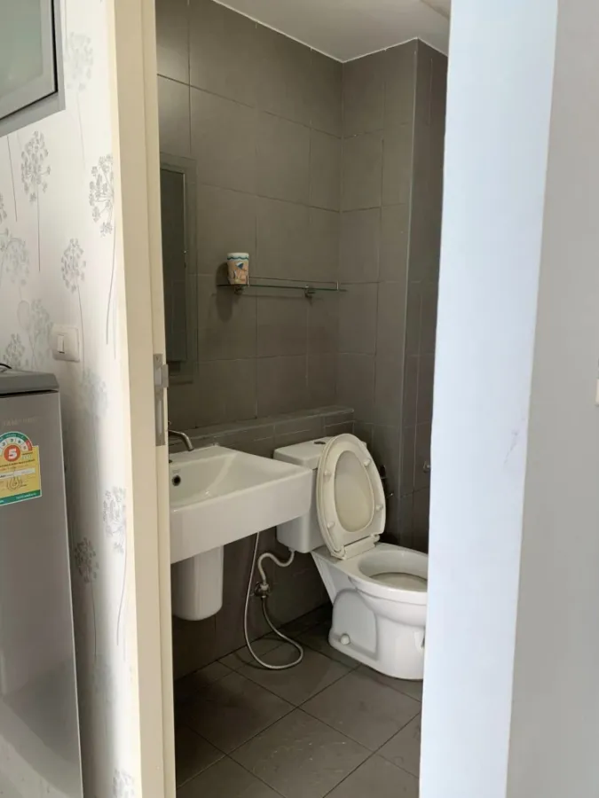 For sale D condo campus resort rangsit Phase 1, room with good wallpaper. Clear separation, good price, must reserve now.
