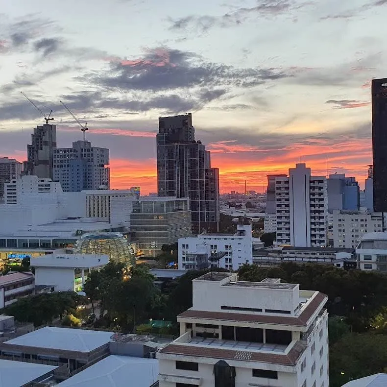 ขาย เดอะ คอมพลีท ราชปรารภ ห้องมุม พื้นที่ใช้สอยเยอะ วิวเมือง เฟอร์ครบ จองก่อนได้อยู่ก่อนจ้า