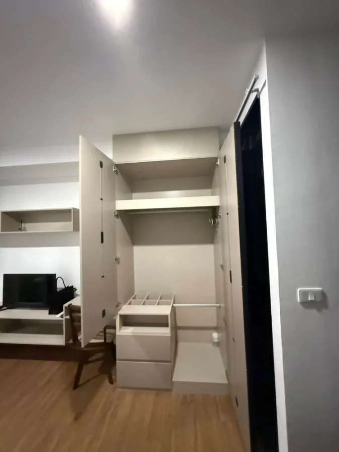 Urgent sale rent! The Origin Ram 209 interchange, studio room on the 9th floor, comes with a special price. Hurry and reserve now, don't miss out!