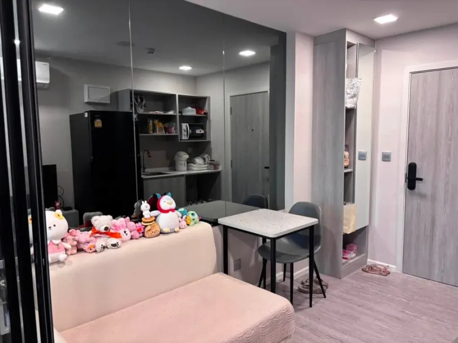 Selling a Kave AVA condo, 1 Bedroom with walk-in closet, beautifully decorated and ready to move in. Book now, don't miss out!