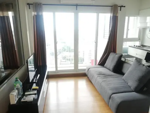 For rent, The Parkland Grand Taksin, room 36 sq.m., 18th floor, beautiful pool view, good angle. Hurry up to reserve. You will miss it. images