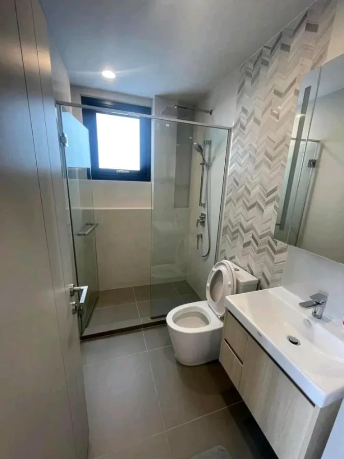 For rent: Oka Haus Sukhumvit 36, 25th floor, Chao Phraya River curve view, fully furnished, nice room, reserve now!