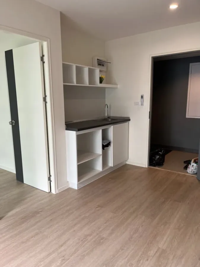 For sale/rent: Lumpini Ville Chaengwattana 10 Condo, unfurnished unit, very livable, perfect for those who love to organize their own space. Don't mis