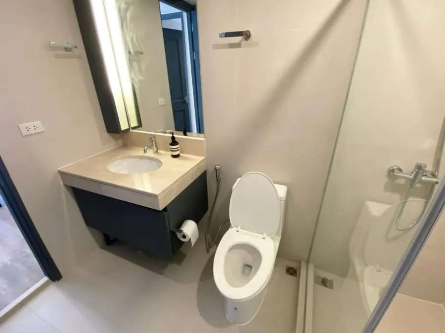 For sale Noble Above Ruamrudee ชั้น 8. Corner unit. ระเบียงใหญ่ ซื้ออยู่เองก็ดี ลงทุนก็ปัง จองเลย