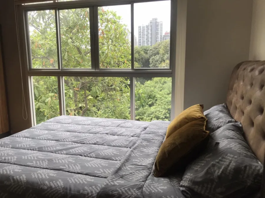 For rent The Links Sukhumvit 50 ห้องกว้างอยู่สบาย ผนังกรุหินอ่อนอย่างดีพร้อมโซฟาหนังตัวใหญ่ ห้ามพลาด