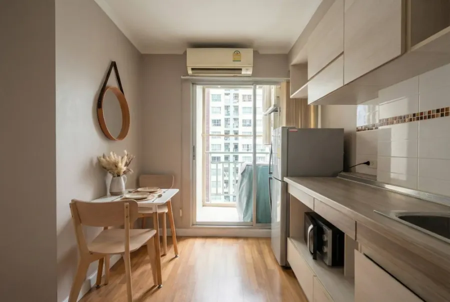 For rent: Lumpini Place Ratchayothin, high floor unit, very livable, fully furnished. Just bring your belongings and move in!