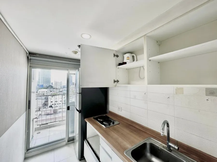 For rent, U Delight @ Huai Khwang Station, room decorated in white tones, pleasing to the eye, good view, no buildings blocking it, if interested, res