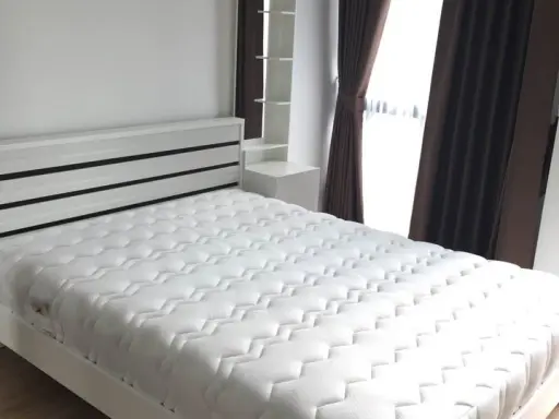 For rent: Chateau In Town Sukhumvit 62/1, swimming pool view, each room has a separate door. If you don't book, you'll really miss out.