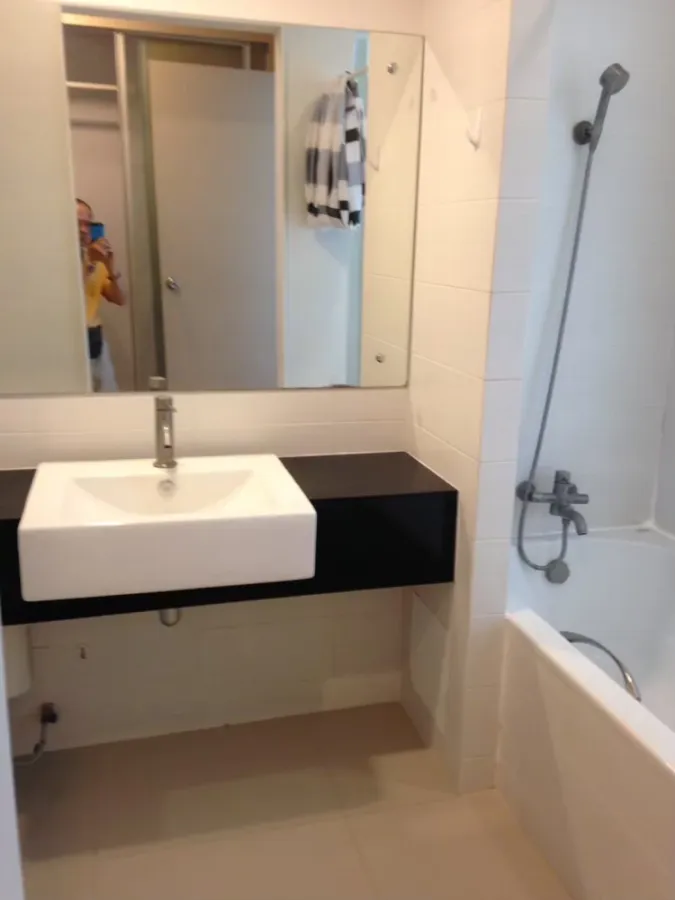 Condo for rent, Ideo Ratchada-Huai Khwang. Nice unit on the 18th floor with a great view. Excellent value. Don't miss out!