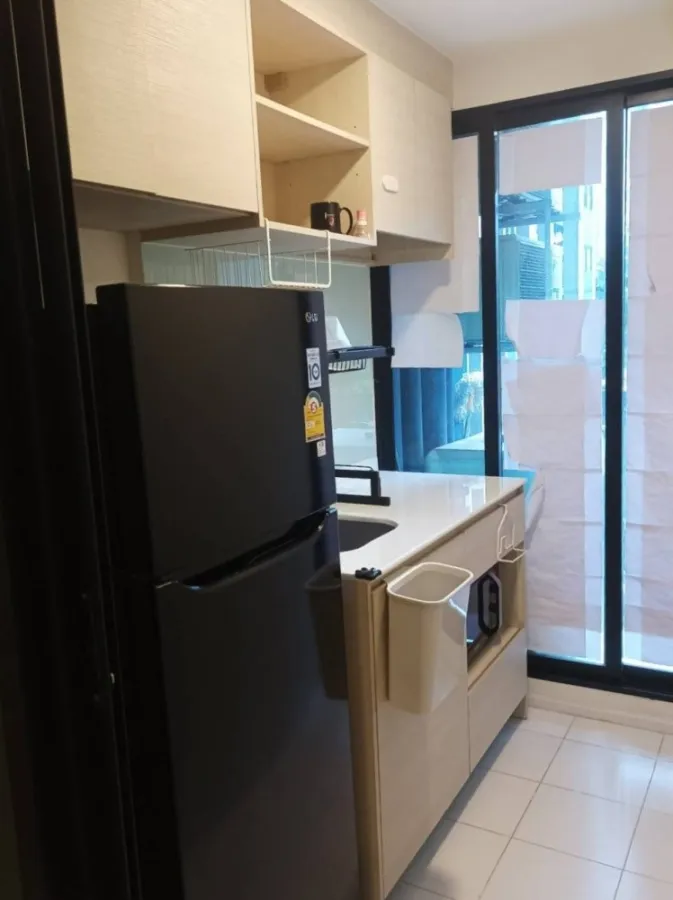Condo for sale Chewathai Hallmark Lat Phrao-Chokchai 4, rooms separated into proportions. Big sofa, comfortable to sit on. Reserve now.