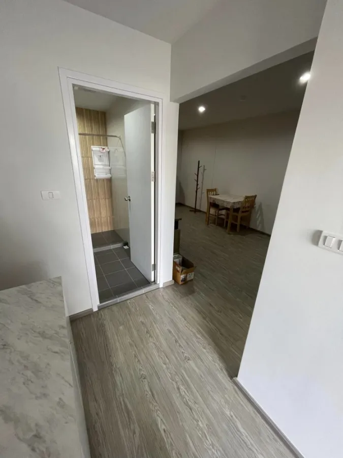 Hi Seacon Station for sale, 2nd floor, quiet room with furniture. Convenient travel. If interested, book now.